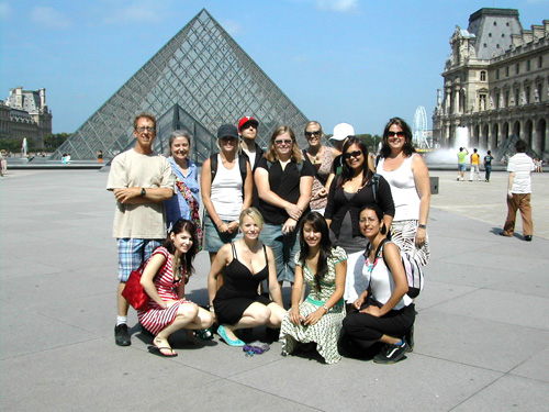 _001_louvre_group