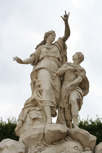 statue